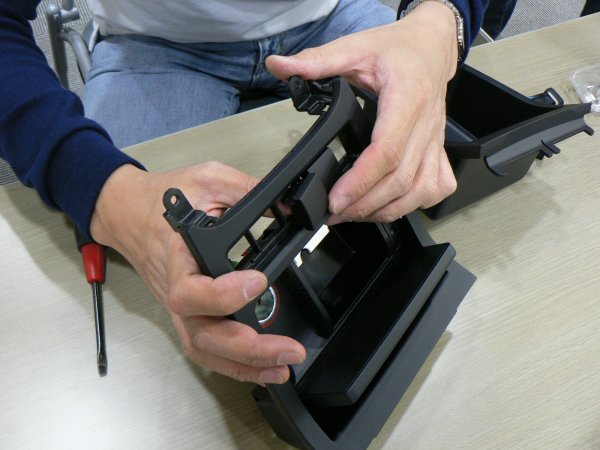 ゴルフ6用ノンスモーカートレイ装着方法 : maniacs Blog