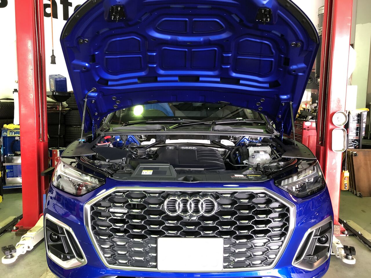 アウディQ5 8R後期用ボンネット社外フード【引き取り限定】