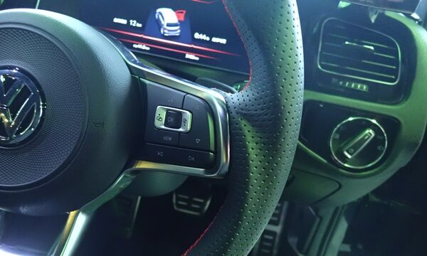 スタッフ日誌】iiD Steering for VolksWagen Golf 7 GTI/R 大好評です
