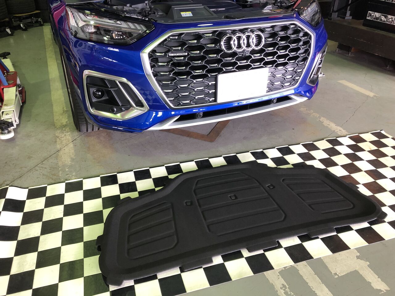 Audi Q5(FY)後期型で省かれてしまったサウンドアブソーバー : maniacs Blog