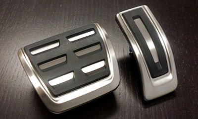 スタッフ日誌】Audi A4 allroad quattro(8W)作業させて頂きました