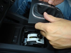VW ノンスモーカートレイ(Golf5/Jetta) の取り付け : maniacs Blog