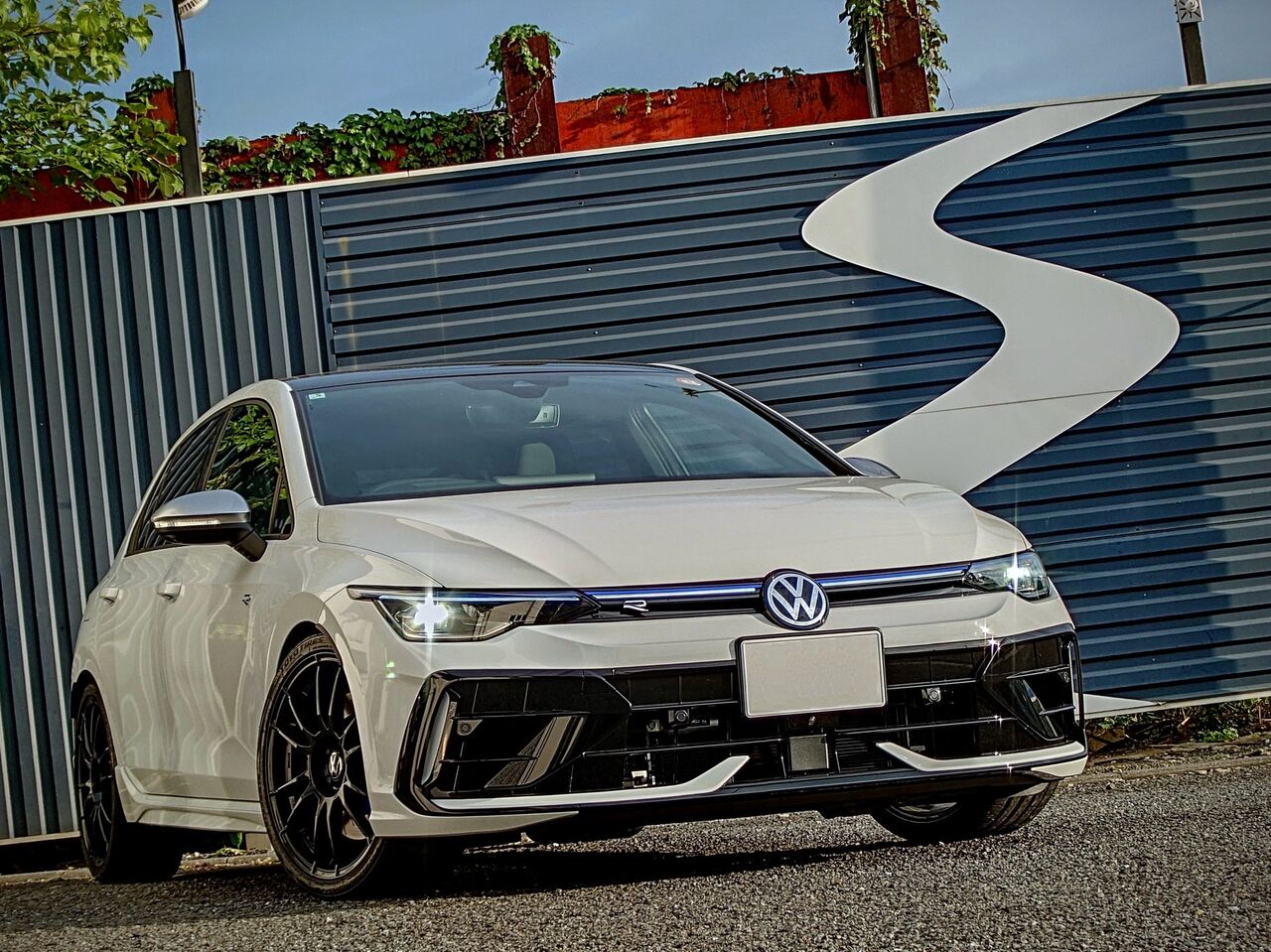 O・Z × maniacs別注モデル「OZ × maniacs Ultraleggera-HLT NERO」のご