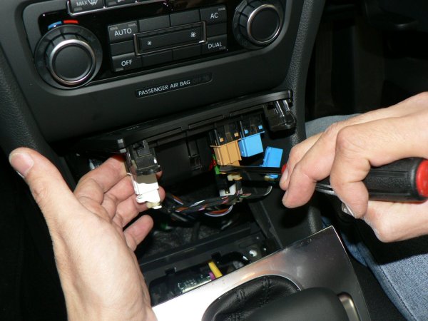 ゴルフ6用ノンスモーカートレイ装着方法 Maniacs Blog