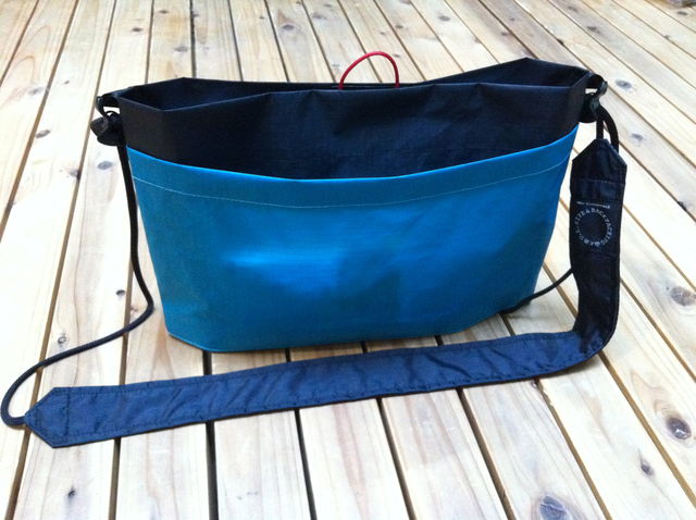 音とともに行け山と道サコッシュ