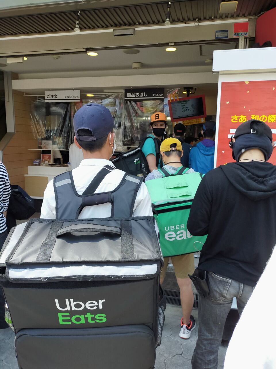 こんなに並んでるんか（笑）（笑） : ホンマにも儲かるんか！ウーバー 