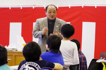 塚原氏と児童