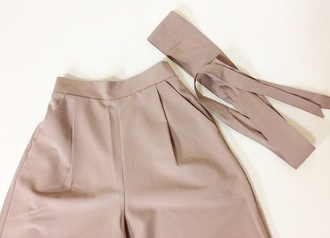GUのウエストサッシュベルトワイドパンツ！脚長効果が期待できる