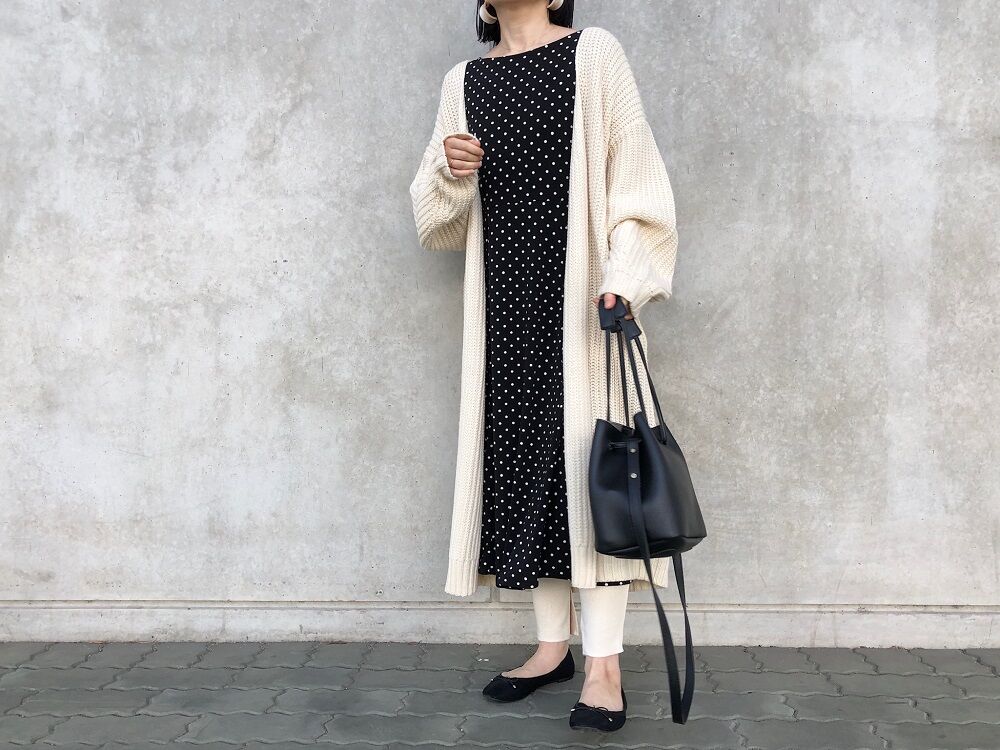 Guの ドットプリントワンピース 半袖 の使用感レビュー 話題の無敵ワンピ デコルテがきれいに見えるデザインで キレイめで大人っぽい感じ １９８６０７０７ Powered By ライブドアブログ