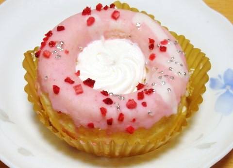 レビュー 冷やして食べるドーナツ ホイップクリーム ストロベリー ローソン １９８６０７０７ Powered By ライブドアブログ