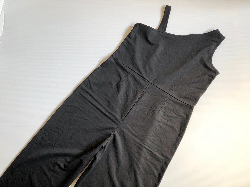 Guの ワンショルダーサロペット の使用感レビュー アシンメトリーなデザインがかっこいい サロペットらしい気持ちのいい着心地なので夏におすすめです １９８６０７０７ Powered By ライブドアブログ