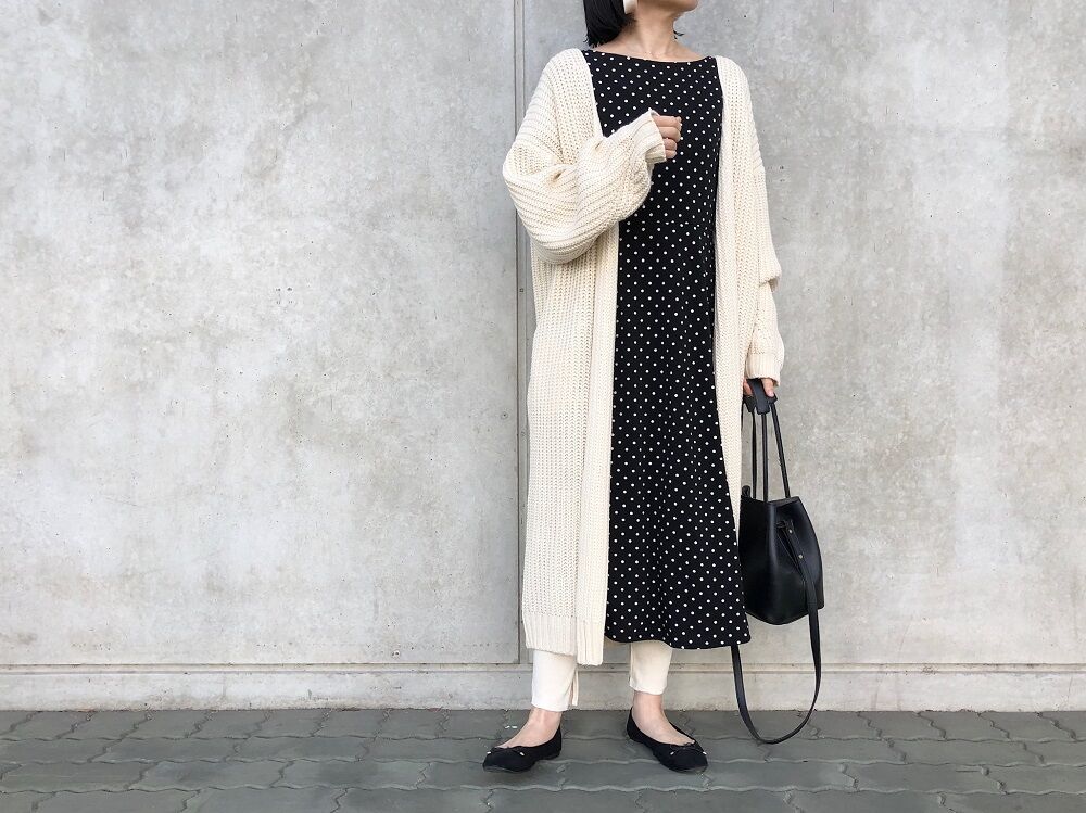 Guの ドットプリントワンピース 半袖 の使用感レビュー 話題の無敵ワンピ デコルテがきれいに見えるデザインで キレイめで大人っぽい感じ １９８６０７０７ Powered By ライブドアブログ