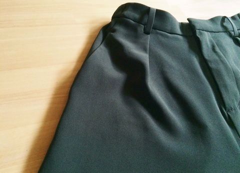 ユニクロの「ドレープワイドアンクルパンツ」の使用感レビュー！上品な