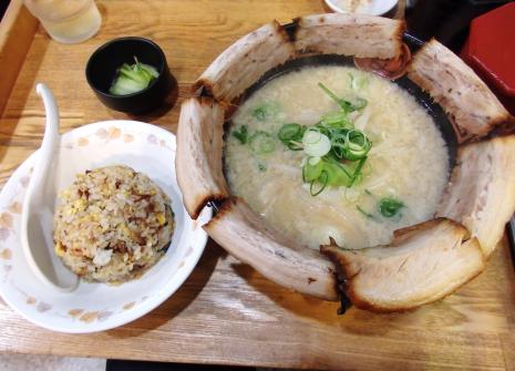 とんこつチャーシューめんとチャーハン