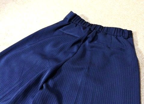 GUの「イージーワイドクロップドパンツ（ブルー）」の使用感レビュー