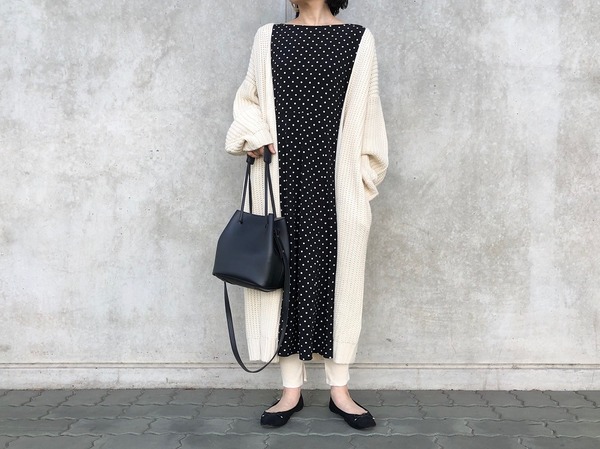 Guの ドットプリントワンピース 半袖 の使用感レビュー 話題の無敵ワンピ デコルテがきれいに見えるデザインで キレイめで大人っぽい感じ １９８６０７０７ Powered By ライブドアブログ