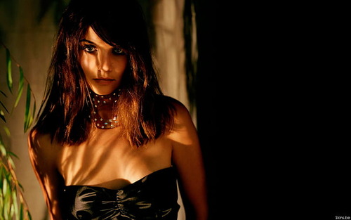 katie-holmes-sexy-night-photoshoot-wallpaper-preview