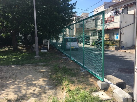 新在家西広場フェンス設置工事_190618_0031