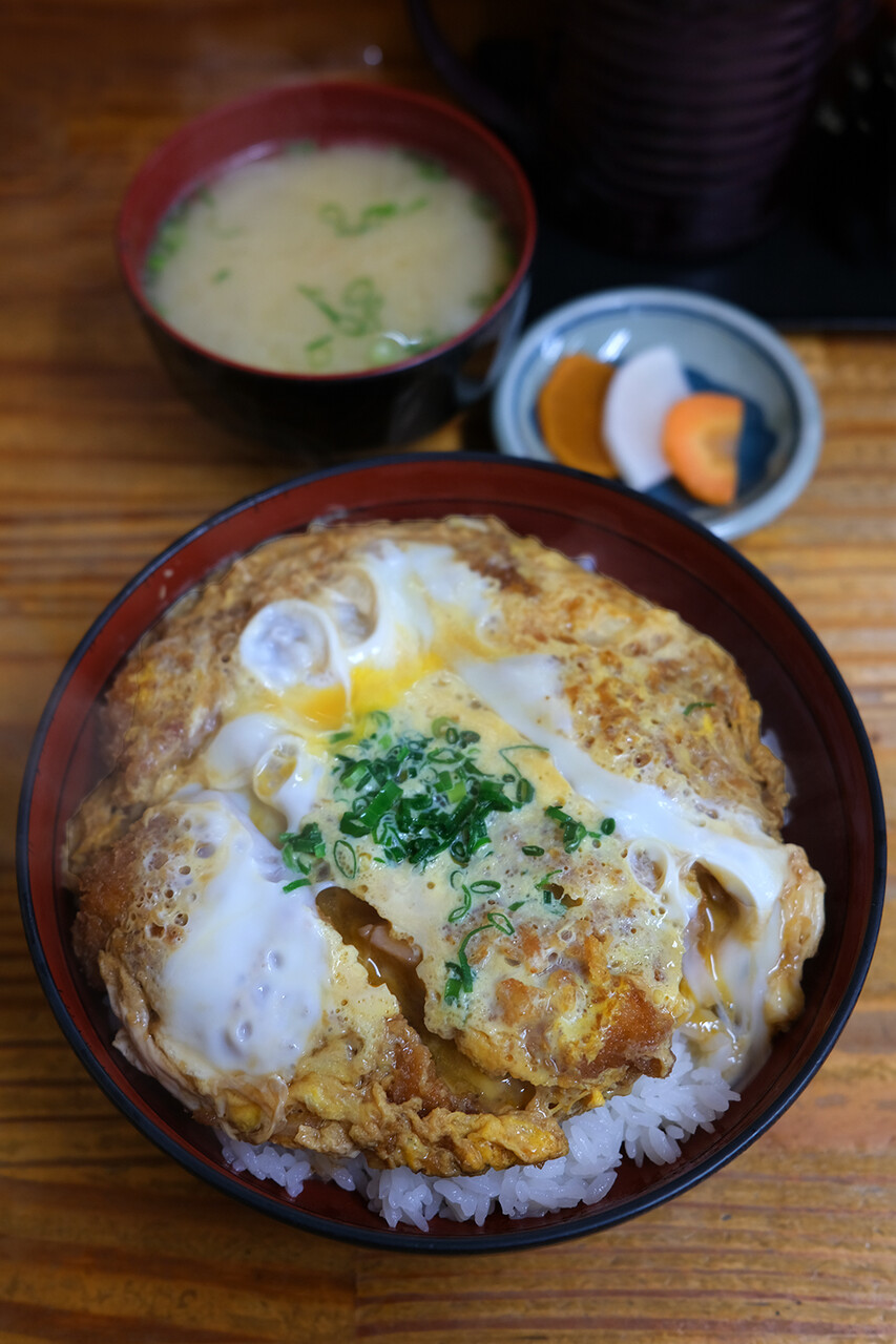 新品 美濃焼 庫山窯 小丼5個　懐石料理　料亭　レストラン　お祝い Amazon.co.jp: 美濃焼 庫山窯 青華緑彩 小丼揃 5客 : ホーム＆キッチン