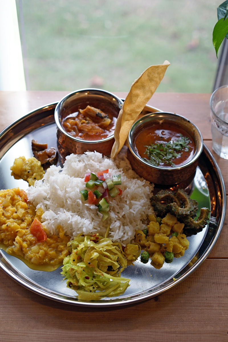 万太郎 Net 古々地庵 でスパイス系コラボカレー からの Pin で馬淵ちゃん 家鴨軒 で鶏飯 Beer Paddy Fukuoka で千葉からの友達 Banx River でバナナほにゃらら