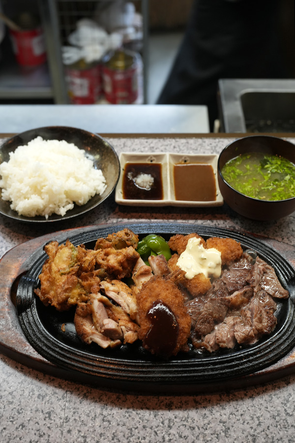 週一【グリルボブソン】と、【telas&mico】の久保田店主と【亜洲界生】で忘年会。