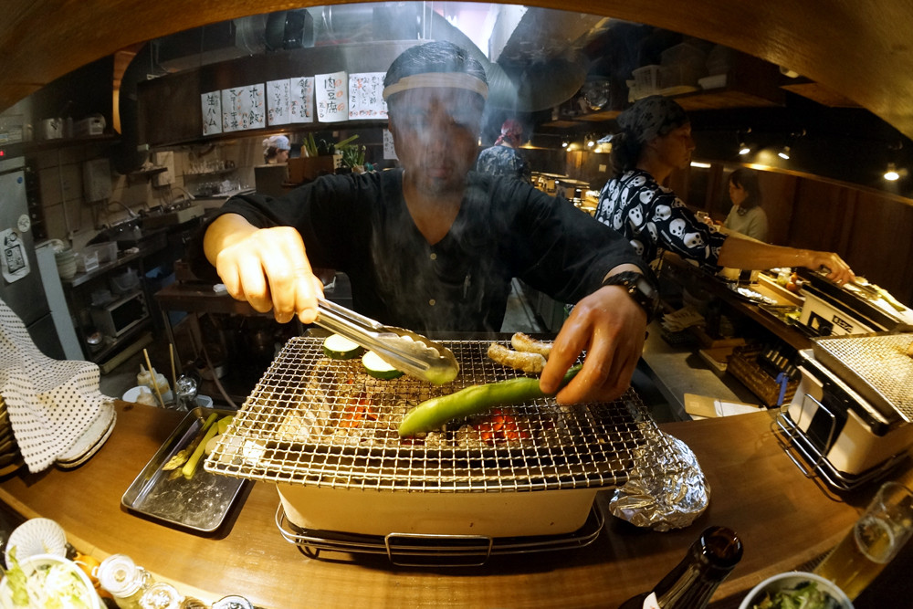 万太郎 Net 三光橋 に続く3店舗目 雷橋 の2階 肉の雷橋 は肉の炉端焼き 万太郎 Net 三光橋 に続く3店舗目 雷橋 の2階 肉の雷橋 は肉の炉端焼き