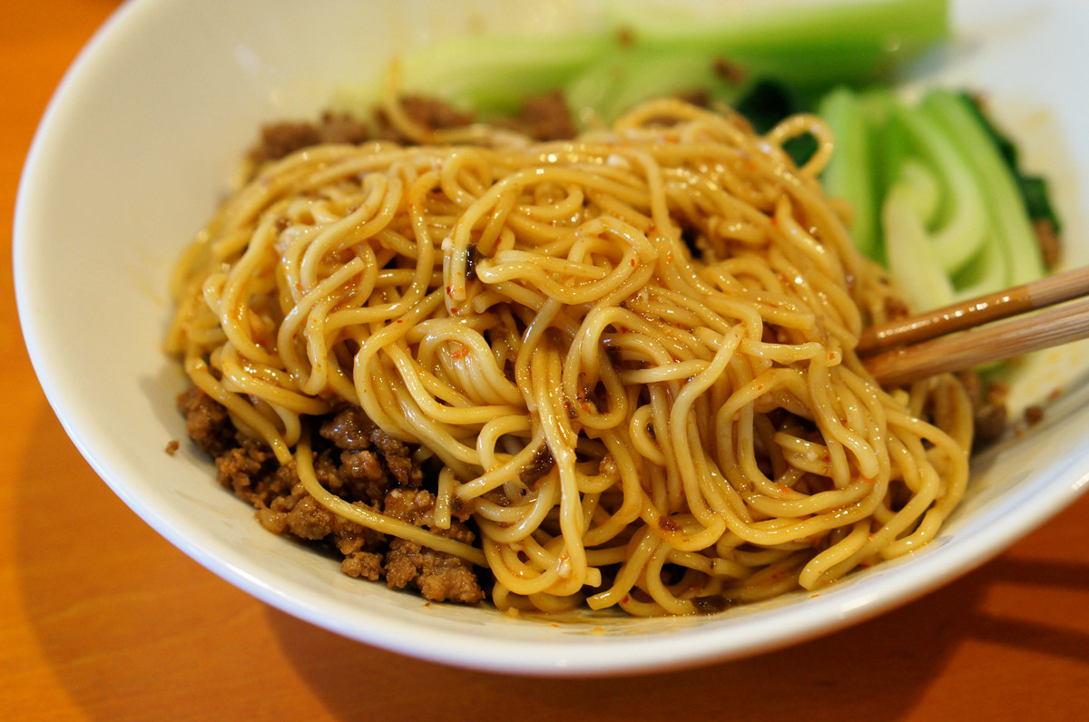 万太郎 Net 四川料理 巴蜀 の汁なし担々麺にうなった男と女