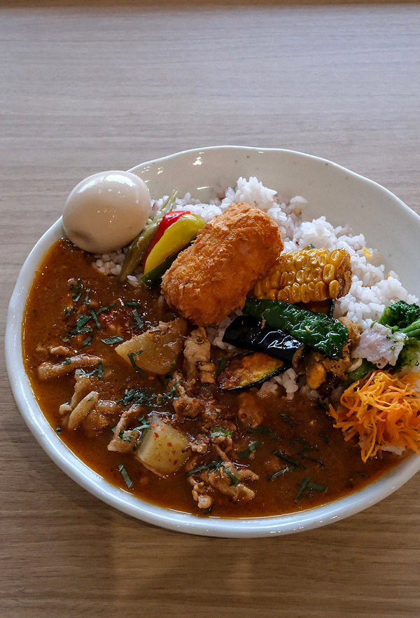 【南久留米駅】にあるシェアキッチンで【KANADE YAN CURRY】。