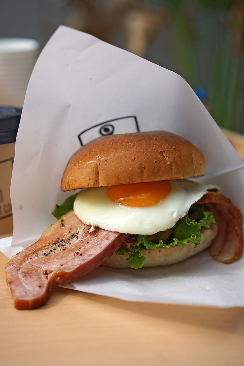 万太郎 Net 移動販売カフェ Street Spot Cafe のハンバーガー