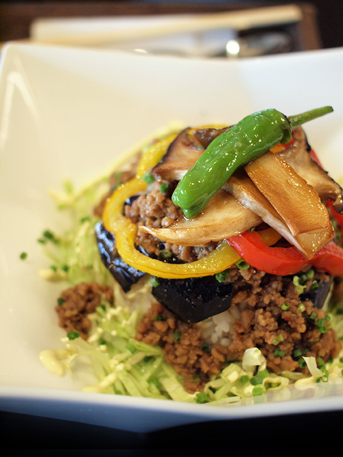 挽肉と夏野菜的どんぶり
