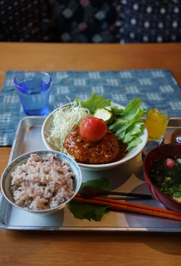 小さなカフェ つき