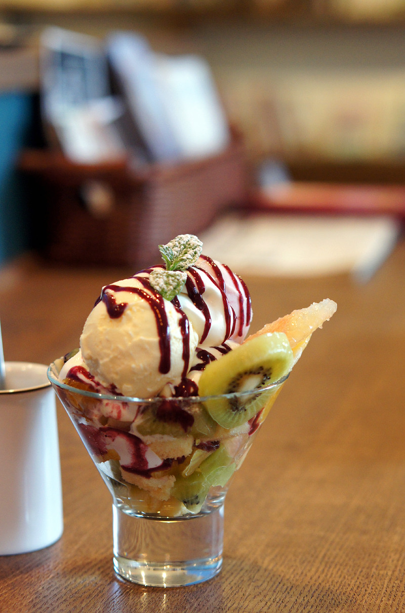 万太郎 Net 薬院 Read Cafe でフルーツパフェを食べながら1年を振り返る 万太郎 Net 薬院 Read Cafe でフルーツパフェを食べながら1年を振り返る