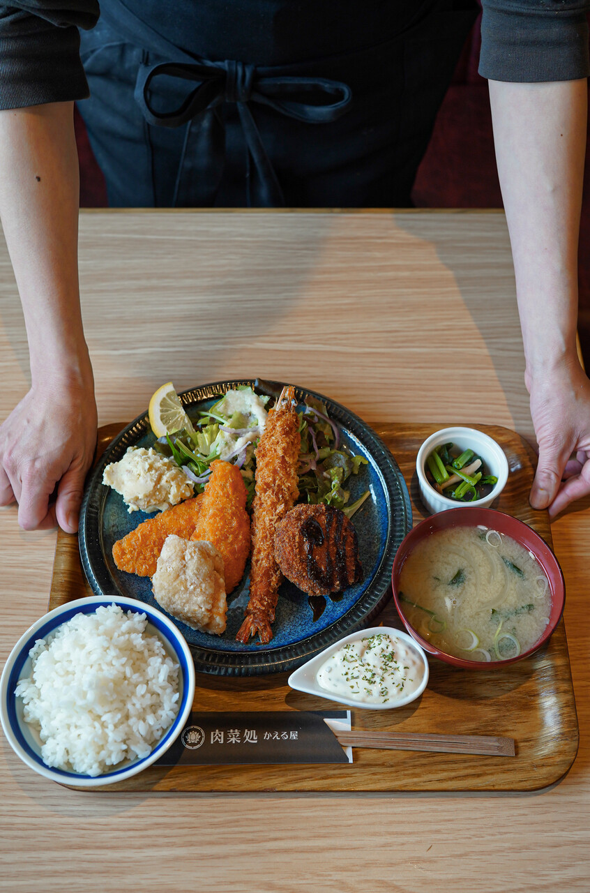 万太郎 Net 志免町 肉菜処かえる屋 で日替わりランチ 昨日は 炭火博多焼肉 明治屋 古門戸店 と Kerala Indian Restaurant