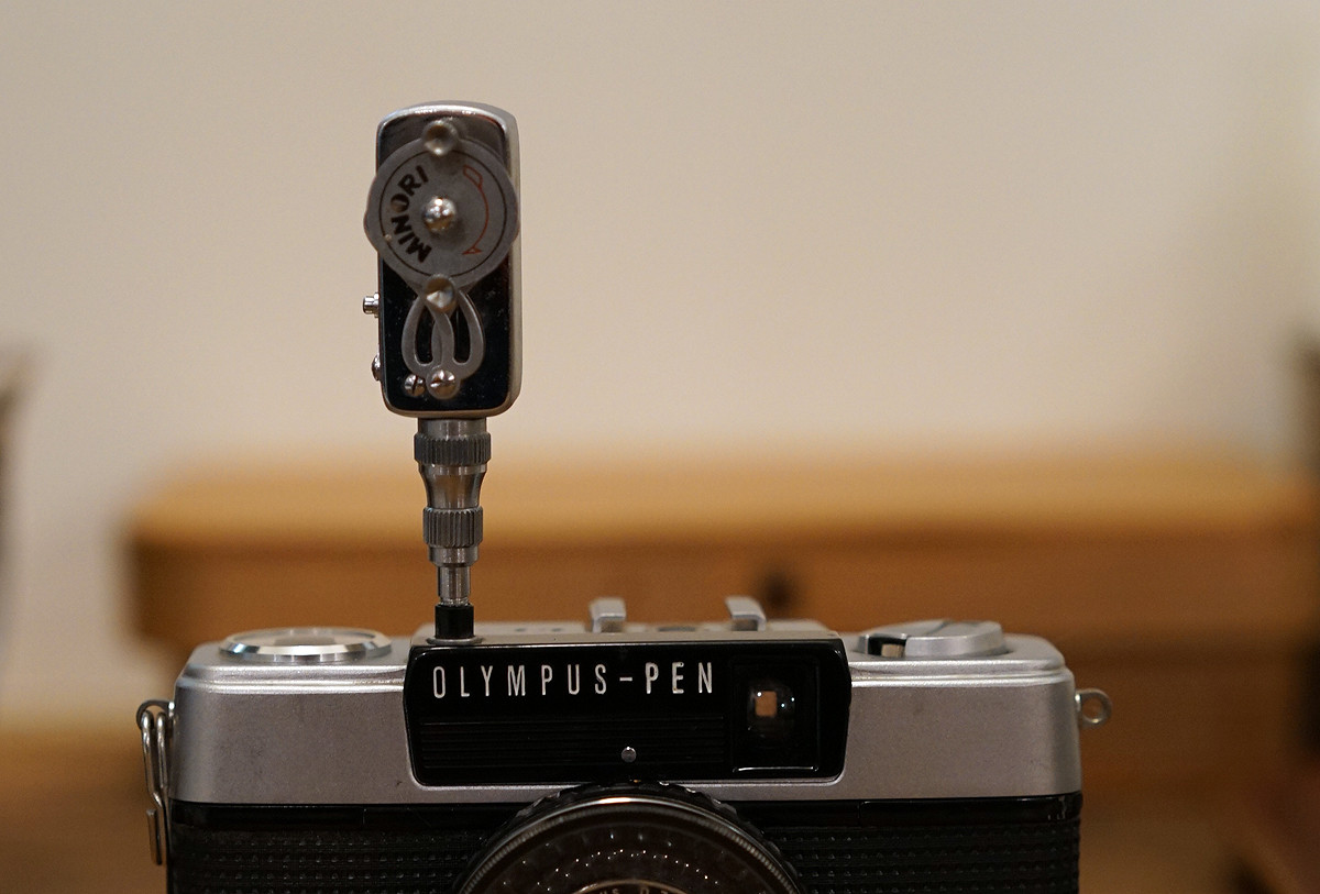 万太郎.net : 「家鴨軒」で懐かしいカメラ“OLYMPUS-PEN”に遭遇。