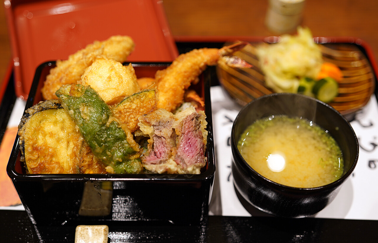 万太郎 Net 本日より 赤坂こみかん が初のランチ営業スタート 昨夜の 和平カレー と 珈琲小林 そして今夜22時からは カレバカラジオ でゲストは 焼鳥たんべ の丹部大将