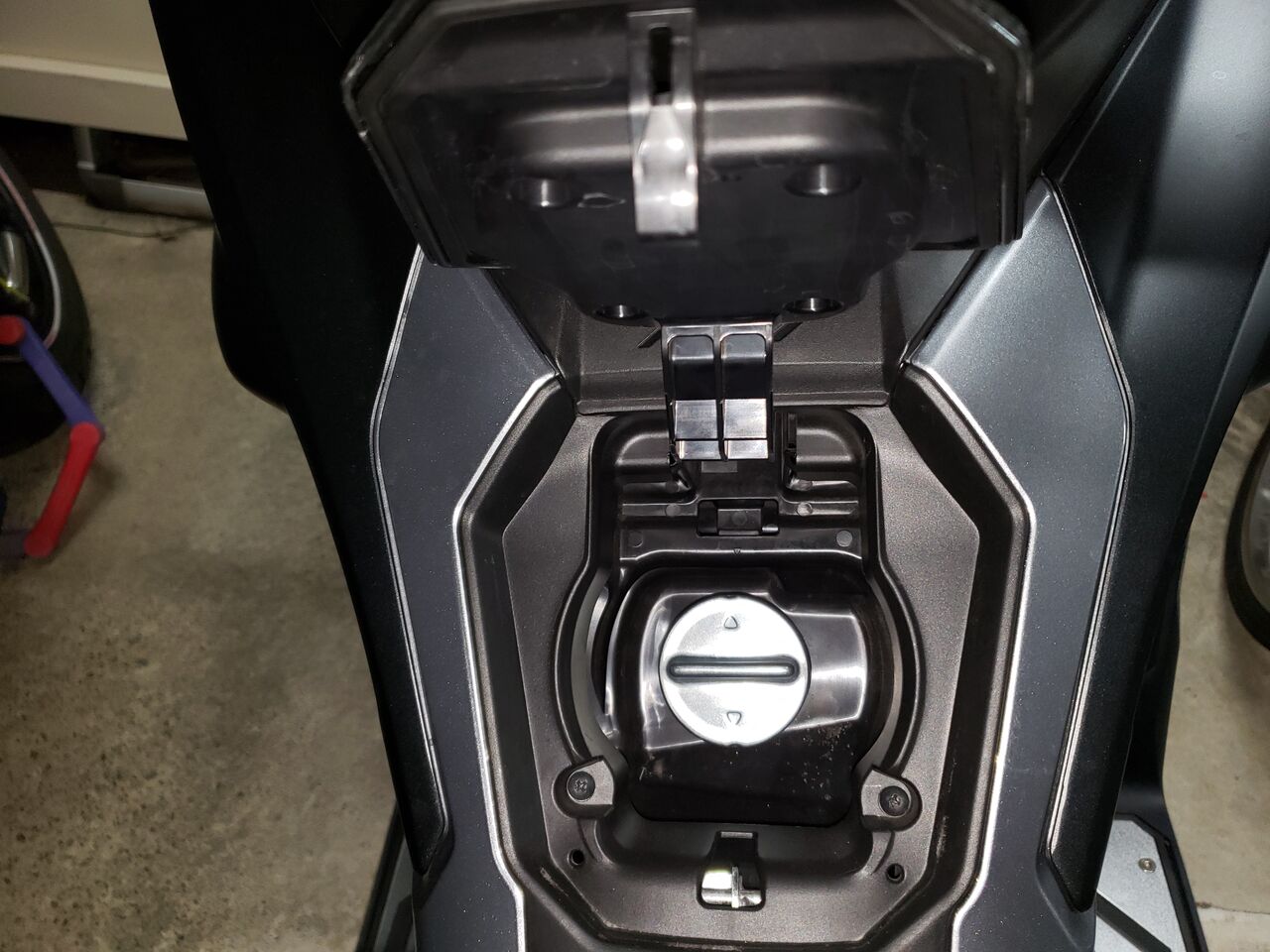 Advの給油口が開かない不具合 ひとりもんの二輪四輪日記