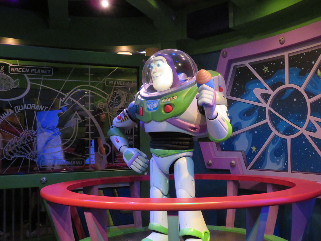バズ ライトイヤーのアストロブラスター 東京ディズニーランド 芦ノ湖ヘッポコ裏日記