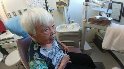 母・歯科・いす