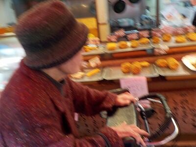 母・コロッケ屋