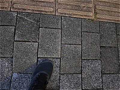 s-カルポート西側敷石歩道