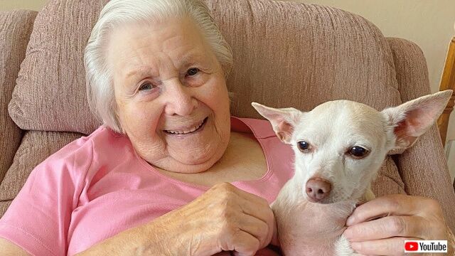「一緒にいてくれてありがとう！」100歳のジョハンナお祖母ちゃんと保護犬グッチのハッピーライフ