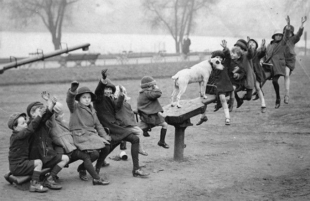 historical-children-playing-photography-58-58ac19d3e2212__700_e