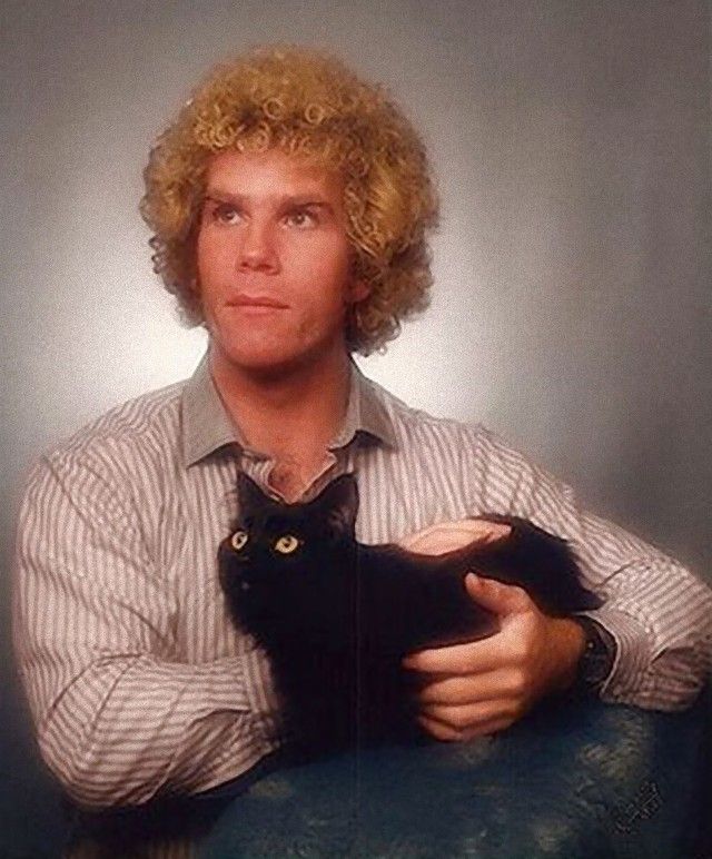 men-posing-with-their-cats-12-595x718_e
