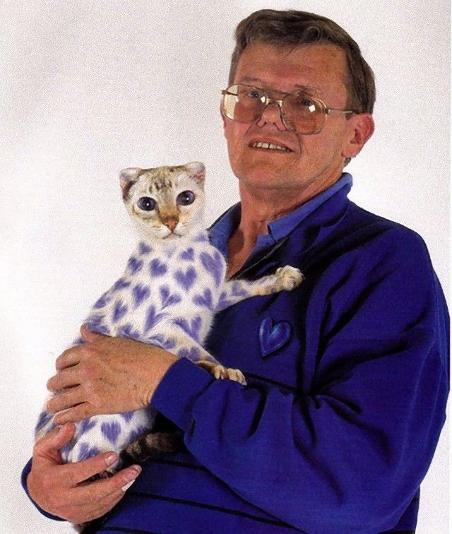 men-posing-with-their-cats-6-595x703_e