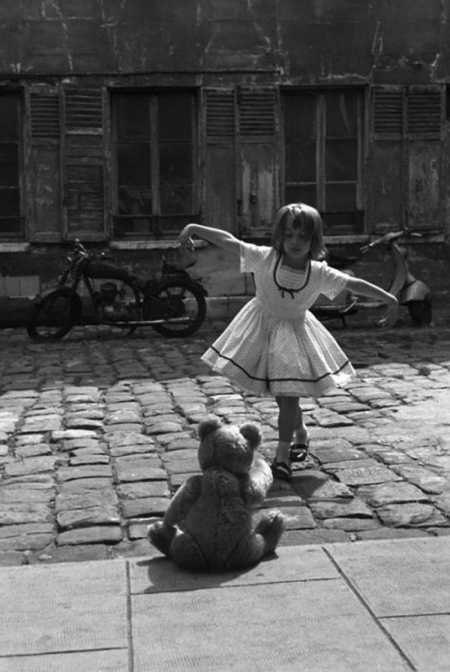 historical-children-playing-photography-58a4177c0bfed__700_e