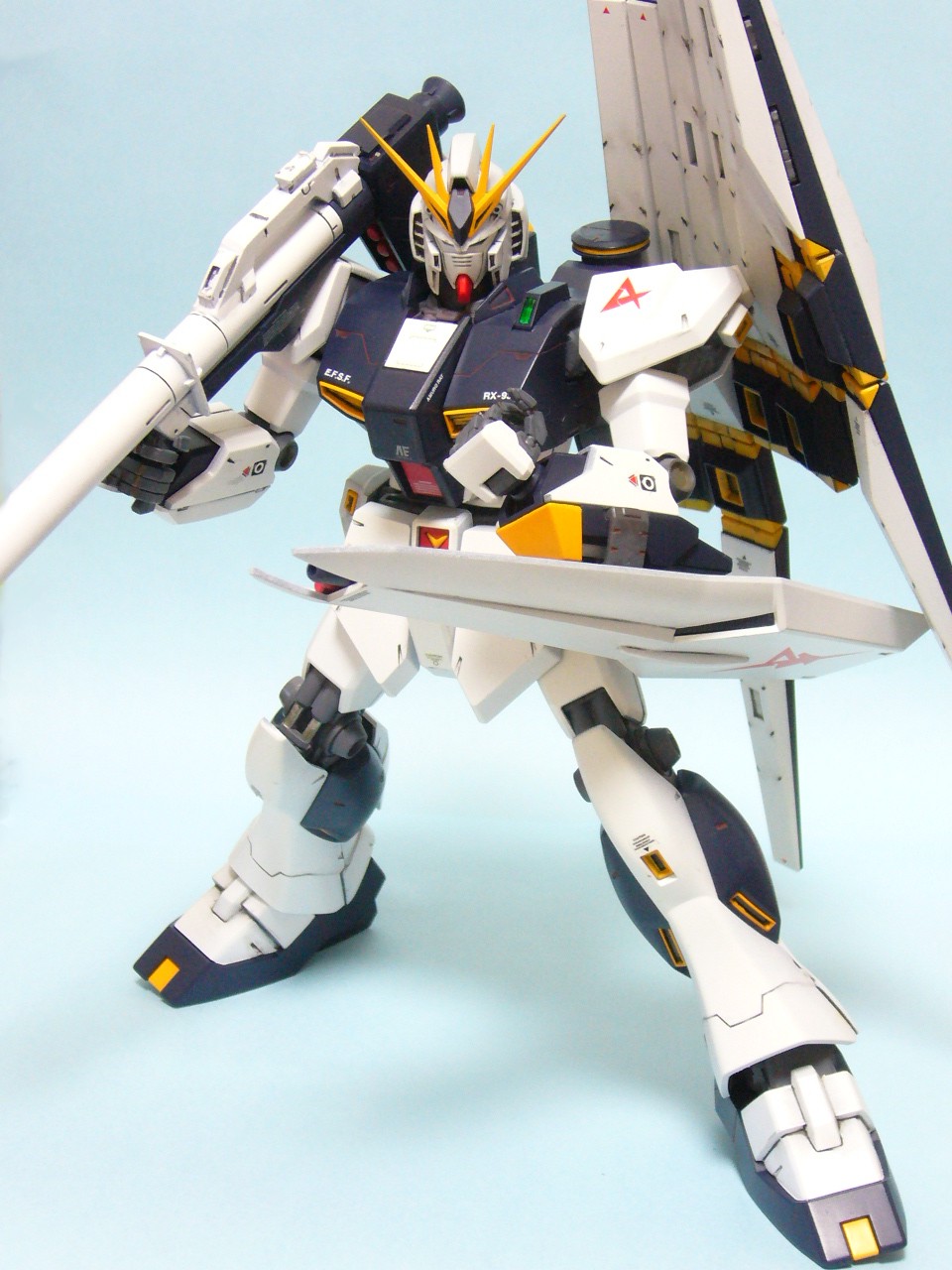 【匿名】 MG RX-93 νガンダム MG RX-93 νガンダム（ニューガンダム）｜バンダイ ホビーサイト