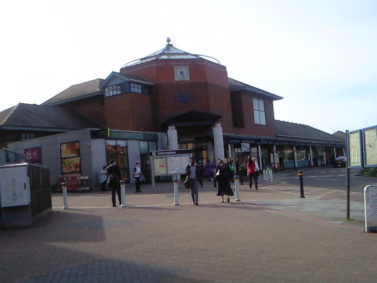 ﾛﾝﾄﾞﾝ南西ｷﾞﾙﾌｫｰﾄﾞ Guildford 訪問 帰途guildford駅 ﾛﾝﾄﾞﾝ Waterloo へ ﾛﾝﾄﾞﾝ 穴場 ﾀﾀﾞｶﾞｲﾄﾞ写真編 London Photo Guide Blog Nemi