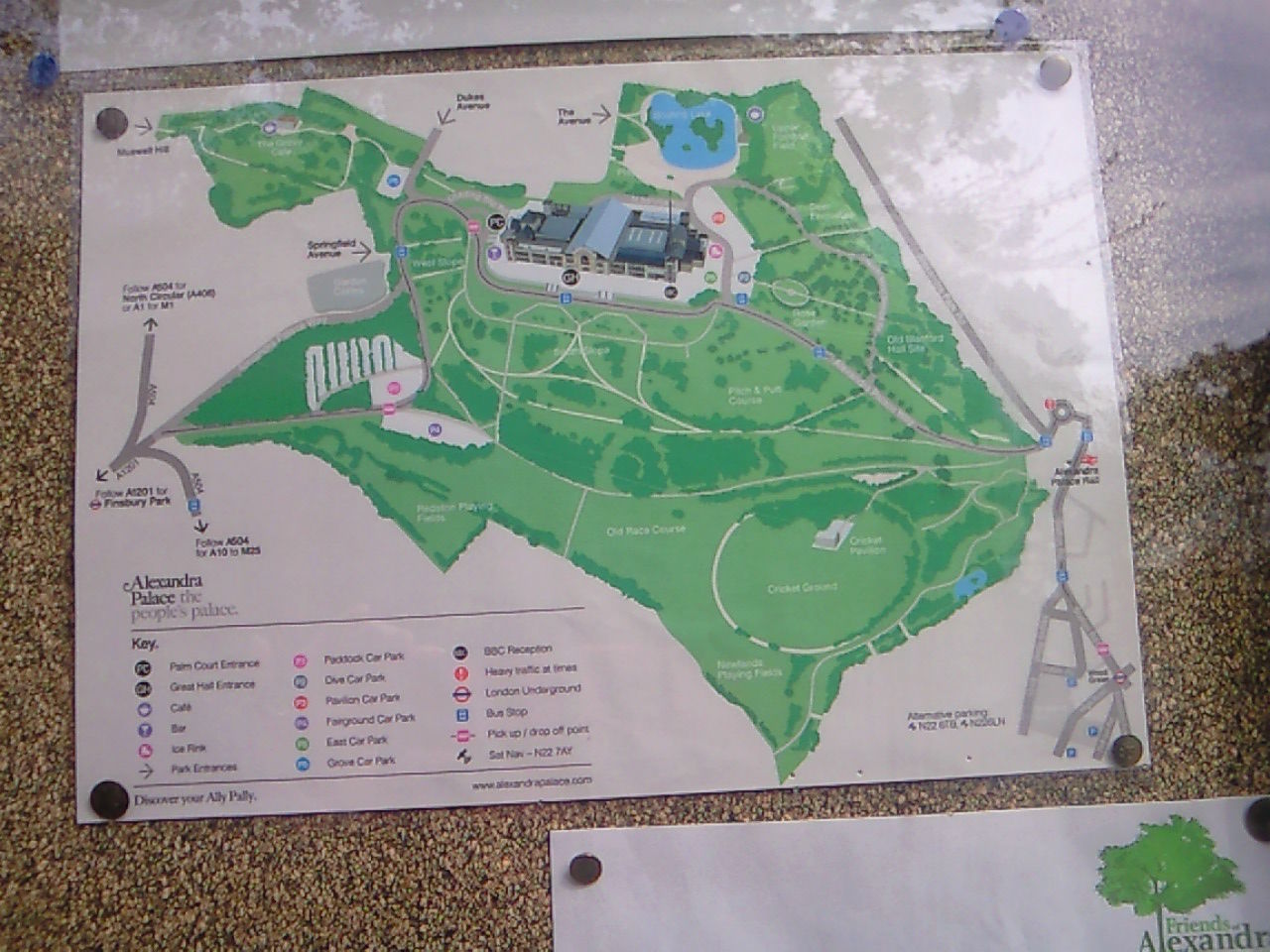 ﾛﾝﾄﾞﾝで一番 長い 公園 ﾊﾟｰｸﾗﾝﾄﾞｳｫｰｸ Parkland Walk 緑の歩道 線路跡 ﾛﾝﾄﾞﾝ 穴場 ﾀﾀﾞｶﾞｲﾄﾞ写真編 London Photo Guide Blog Nemi