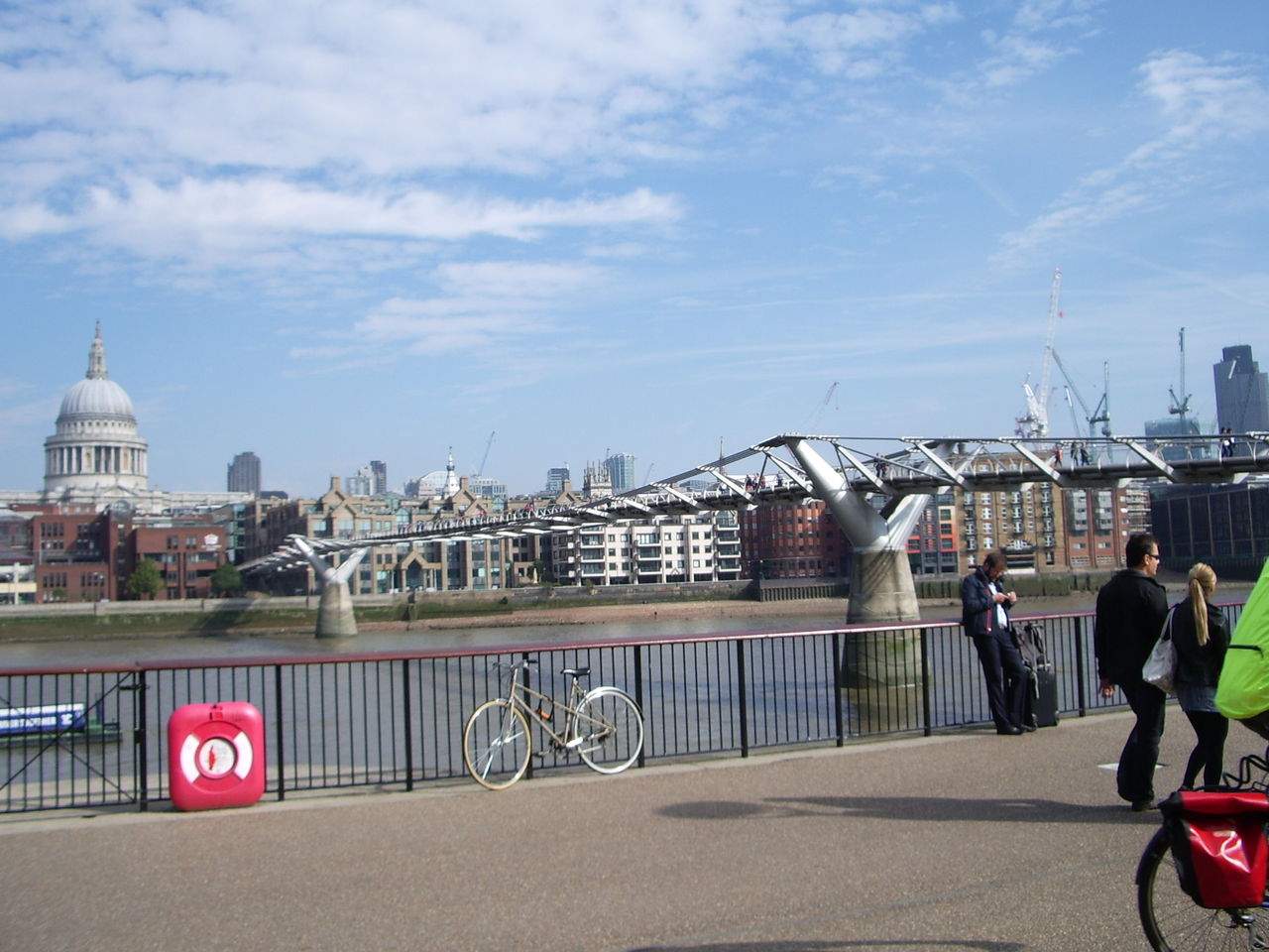 ｾﾝﾄ ﾎﾟｰﾙ St Paul ﾐﾚﾆｱﾑﾌﾞﾘｯｼﾞ Millenium Bridge ﾃｰﾄﾓﾀﾞﾝ Tate Modern ﾛﾝﾄﾞﾝ 穴場 ﾀﾀﾞｶﾞｲﾄﾞ写真編 London Photo Guide Blog Nemi