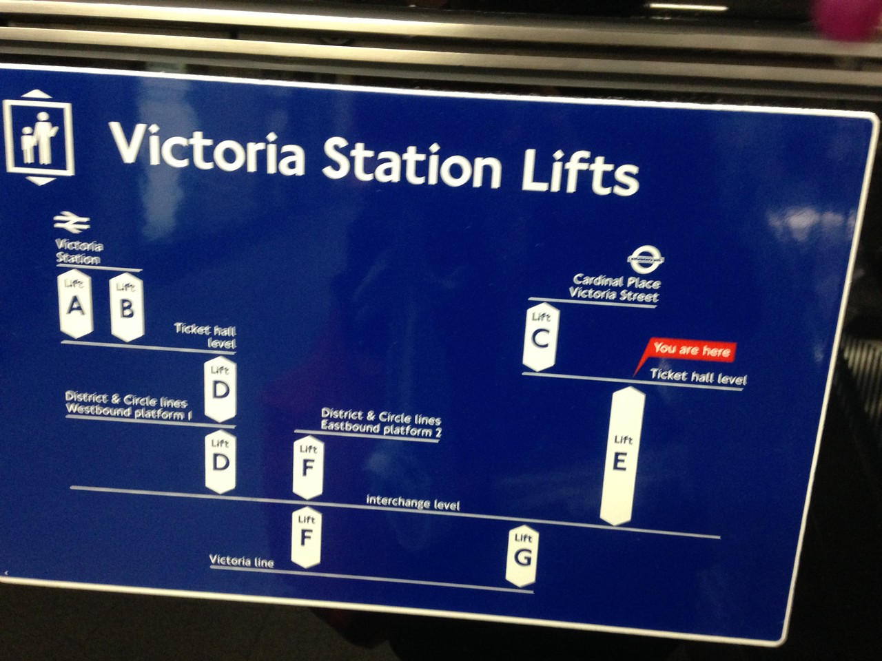 Cardinal Place(ｶｰﾃﾞｨﾅﾙﾌﾟﾚｲｽ)ﾋﾞｸﾄﾘｱ駅近くのｼｮｯﾋﾟﾝｸﾞﾓｰﾙ&お食事ｴﾘｱ :  ﾛﾝﾄﾞﾝ(穴場)ﾀﾀﾞｶﾞｲﾄﾞ写真編 London photo guide blog